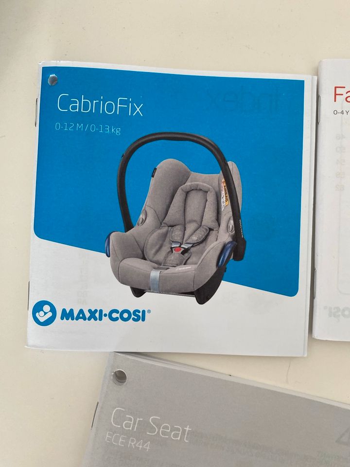 Maxi Cosi Cabrio Fix + FamilyFix Station in Hamburg