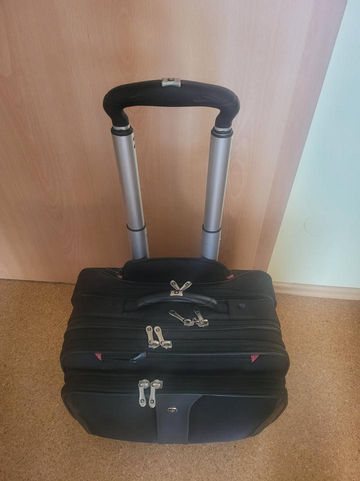 Wenger Arbeitstasche - Trolly mit vielen praktischen Taschen in Villmar