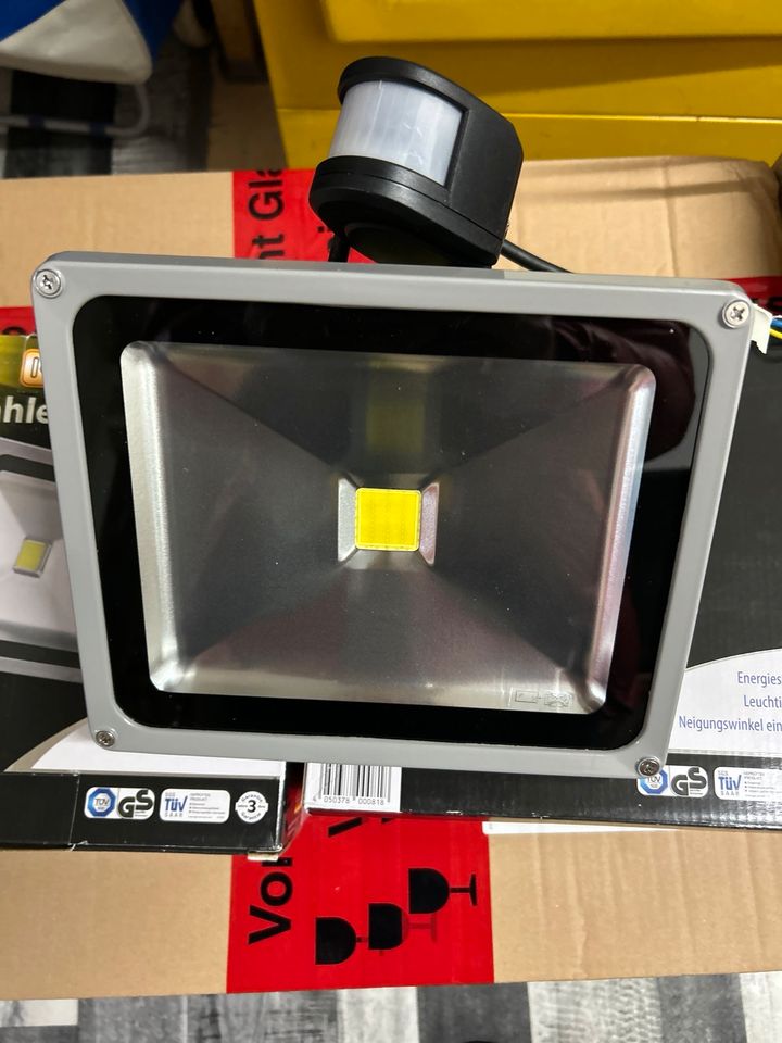 30w LED Strahler Fluter 6400K Kaltweiss mit Bewegungsmelder in Groß-Gerau