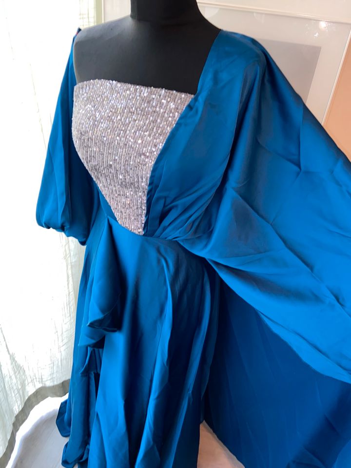 Hochzeitskleid/ Satin Kleid / Abendkleid / Arabisches Kleid in Hamburg