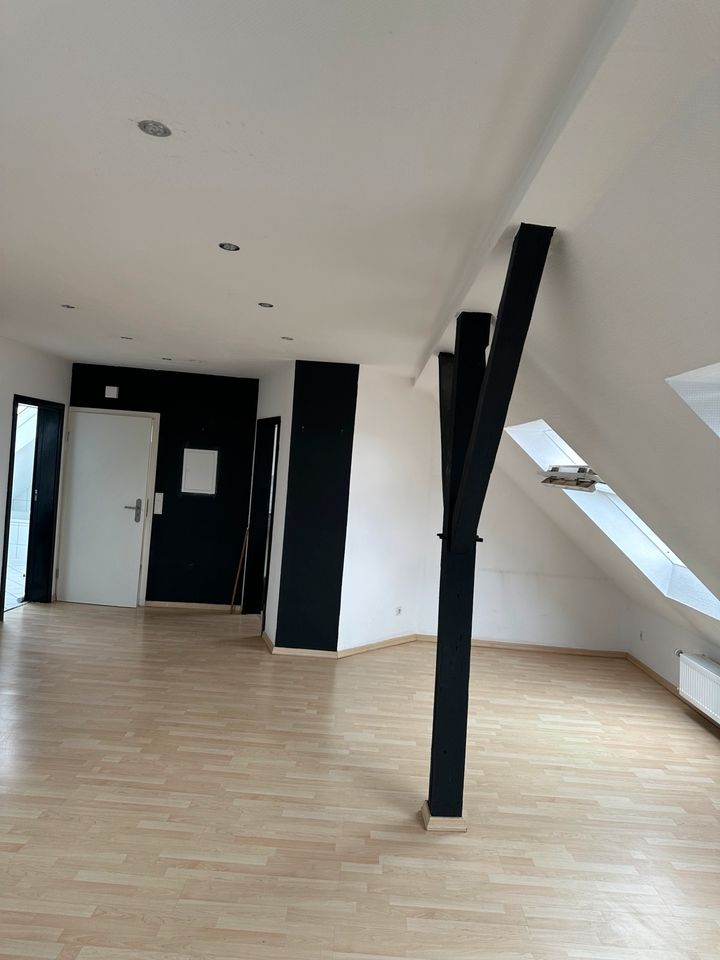 2 Zimmer Wohnung zu vermieten,Dachgeschoss in Duisburg