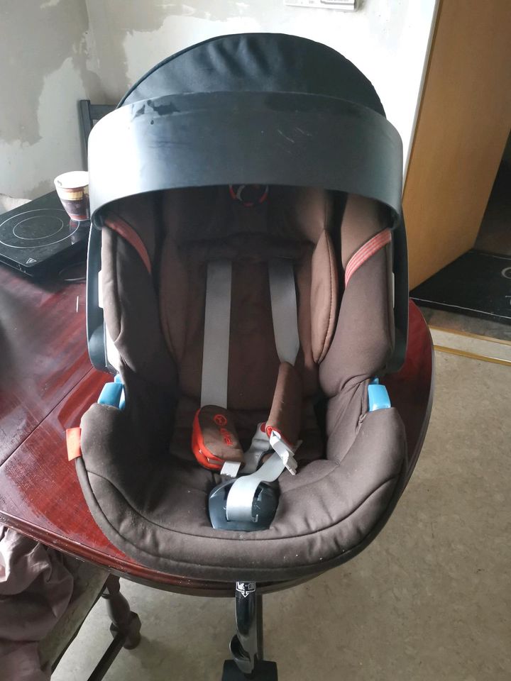 Babyschale cybex Anton 4 mit isofix in Elbe-Parey