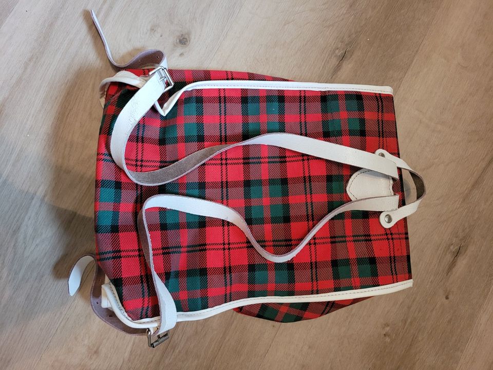 Vintage rot-grün karierter Kinderrucksack in Höchberg