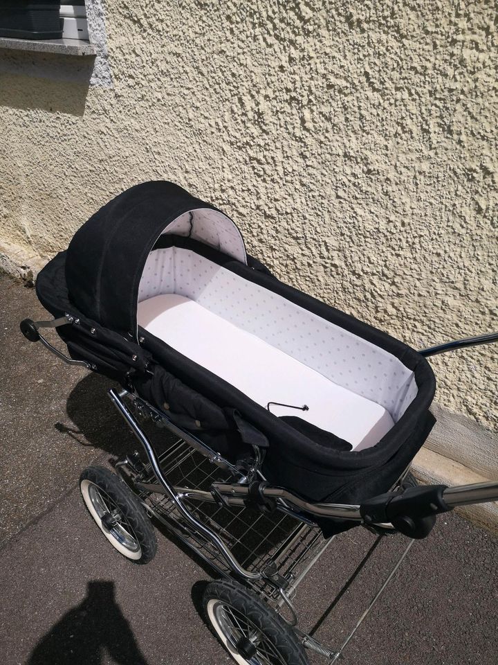 Retro Kinderwagen mit babyschale und Zubehör in Hermaringen