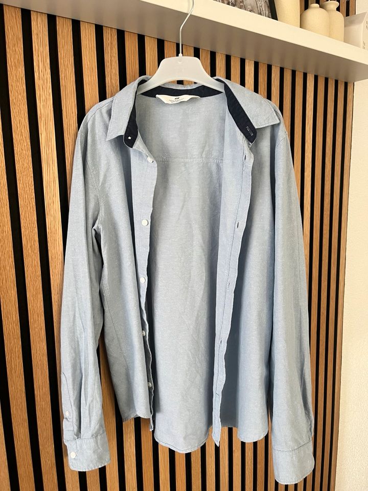 Verkaufe ein hellblaues langärmeliges Hemd in Gr. 152 von H&M in Stuttgart