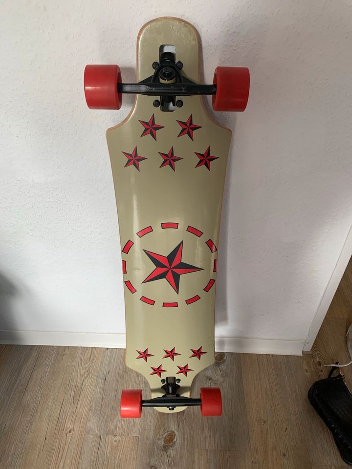 Longboard mit Gummireifen in Bremen