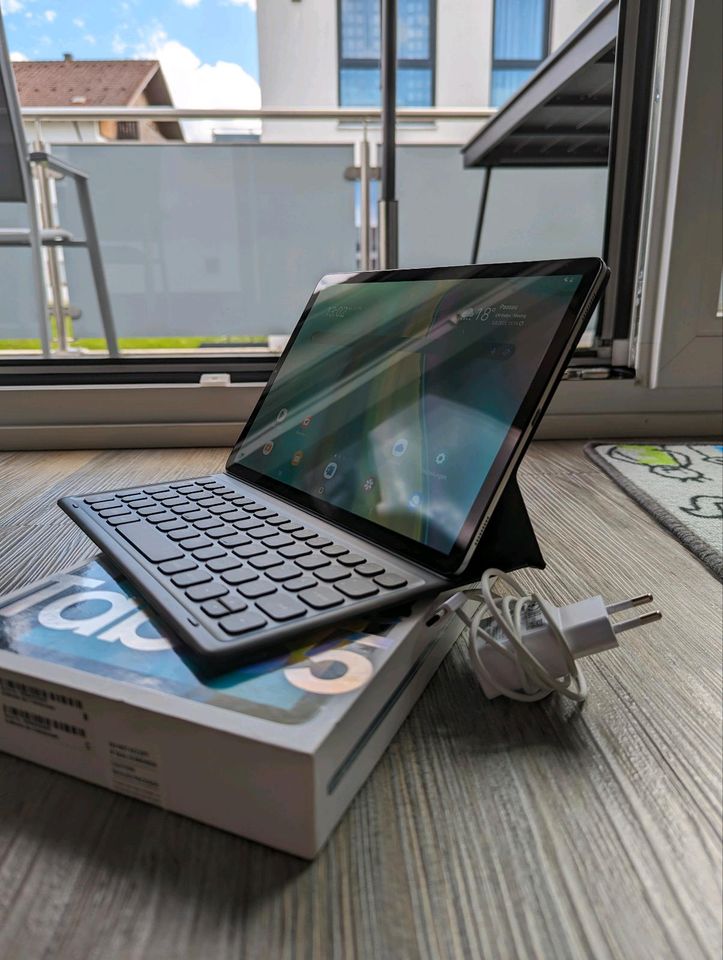 Samsung Galaxy Tab S5e mit originalem Bookcover Keyboard in Passau