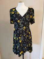 Zara Kleid schwarz mit Blumenmuster gelb grün blau Gr.M Bayern - Ebermannstadt Vorschau