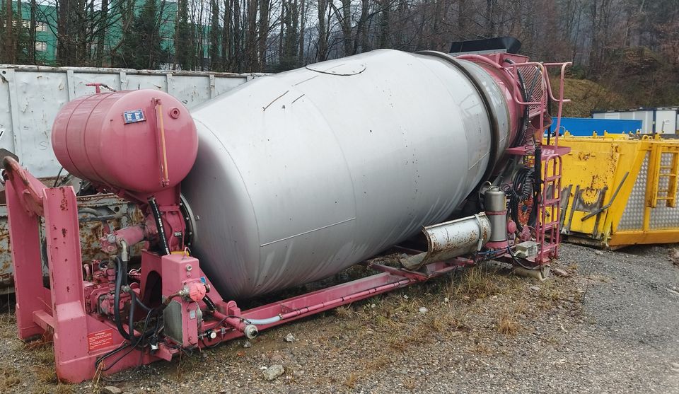 Abrollkipper Fahrmischer Trommelmischer Betonmischer in Forbach