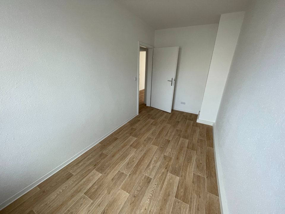 Neues frisch saniertes Zuhause mit Balkon und neuem Duschbad im EG in Merseburg