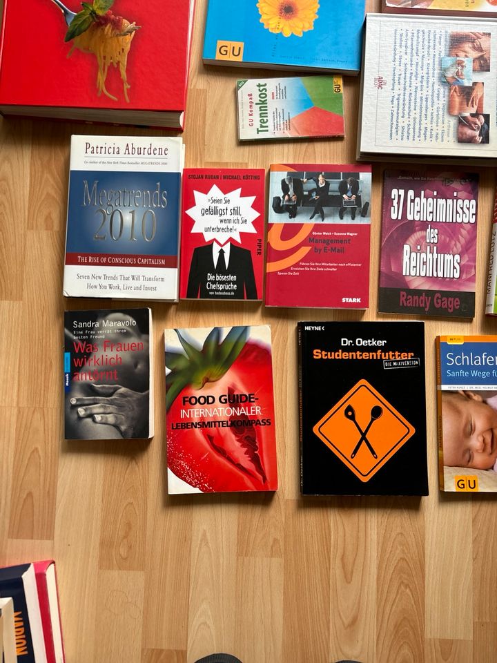 Bücherpaket Kochbücher, Ratgeber, Schwangerschaft, Management (22 in Stuttgart