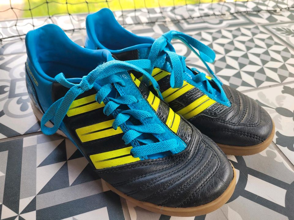 Adidas Predator Hallenschuhe Fußballschuhe 35 in Neuwied