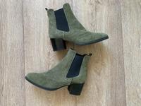 Neu! Tamaris Absatzstiefelette Gr. 40 Khaki schmal Nordrhein-Westfalen - Kreuztal Vorschau