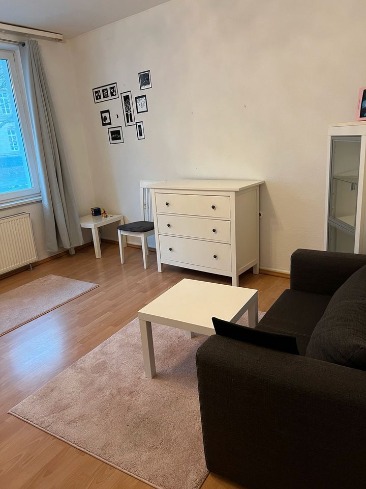 2-Zimmer Wohnung abzugeben mit Übernahme der Ebk und Möbel in Hannover