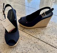 Tommy Hilfiger Wedges Sandalen Absatzschuhe Schuhe Gr 39 Hessen - Darmstadt Vorschau