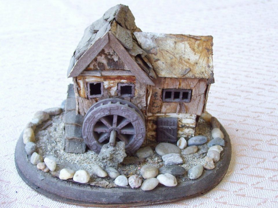 Kl. altes Windradmühlen Haus Naturmaterial Borke Steine 17x12cm in Berlin