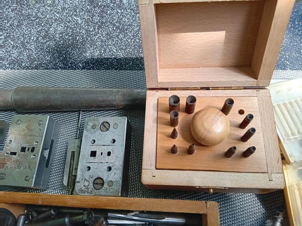 Konvolut Uhrmacher,Gold,Silberschmied Werkzeug Vorrichtungen in Wörth am Rhein
