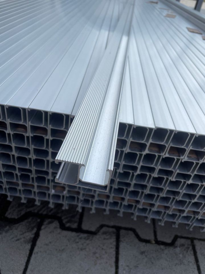 Super Solar Unterkonstruktion Montagesystem für PV-Anlagen - Dachhaken, End- und Mittelklemmen, Profilschienen, Schienenverbinder in Wildflecken
