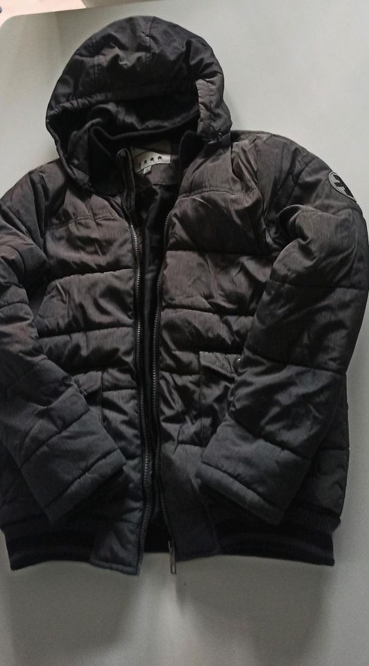 152 Neuwertig Jacke Junge schwarz Winter-Jacke warm Kinder in Berlin