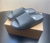 Yeezy Slides slate grey US11/EU46 Dresden - Gompitz Vorschau