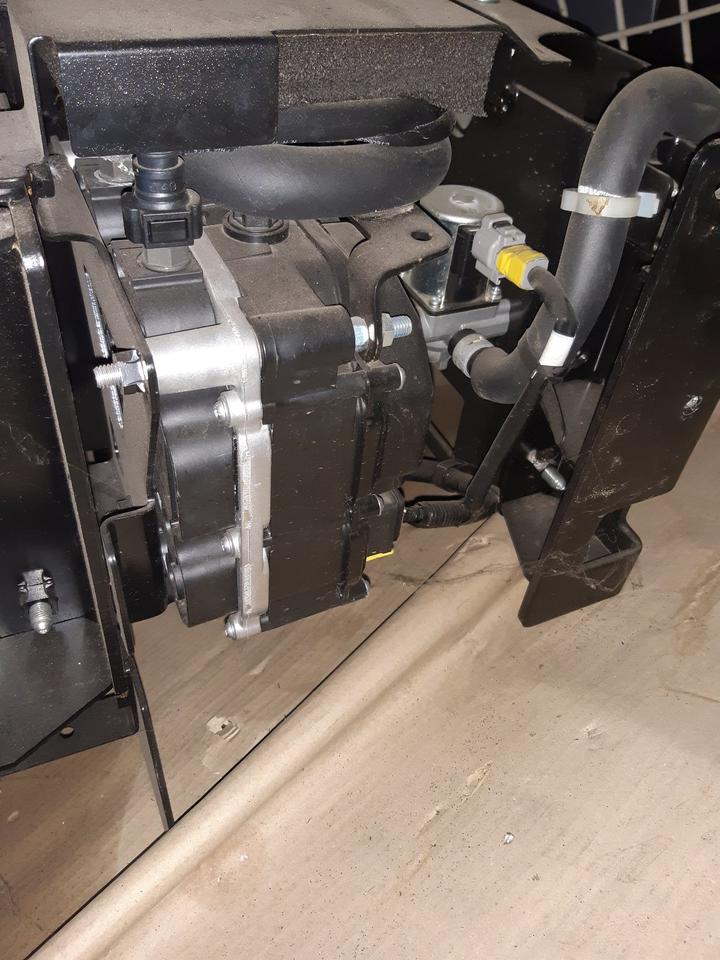 Isuzu N Serie Adblue Tank Pumpe Steuergerät Euro6 AEM0161 in Bad Füssing