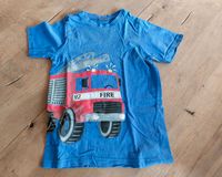 T-Shirt blau mit Feuerwehr, 116/122 Nordrhein-Westfalen - Bocholt Vorschau