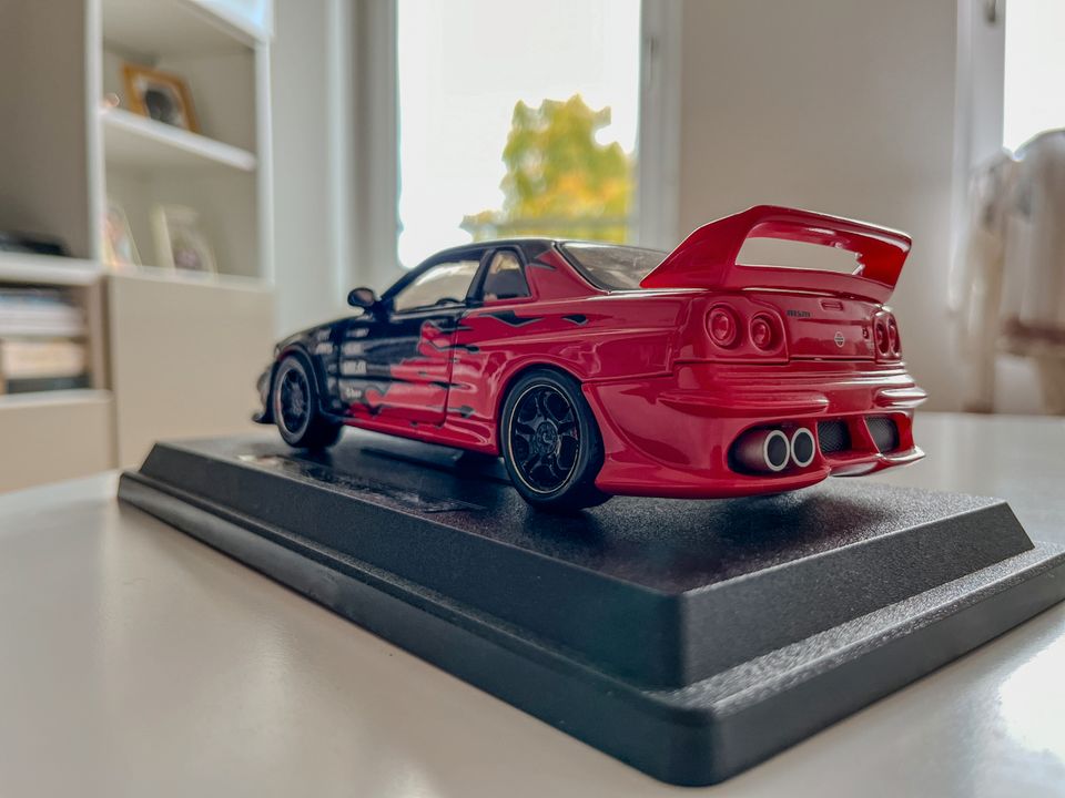 Nissan Skyline GT-R 34 Rot/Schwarz Bburago 1:24  Modellauto in Karlsruhe