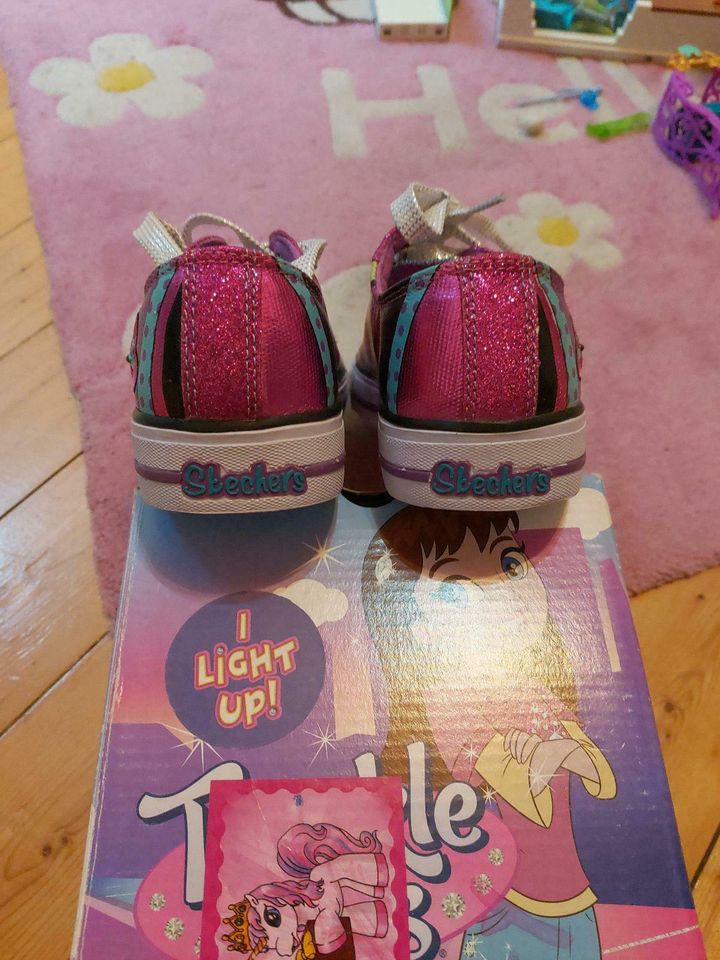 Kinderleuchtschuhe Skechers Gr. 35 Neu in Neuhemsbach