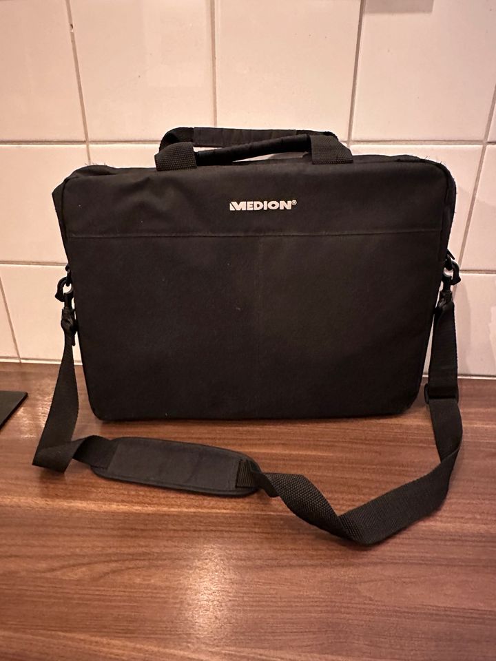 Grosse Laptoptasche mit vielen Fächern / Notebooktasche in Köln