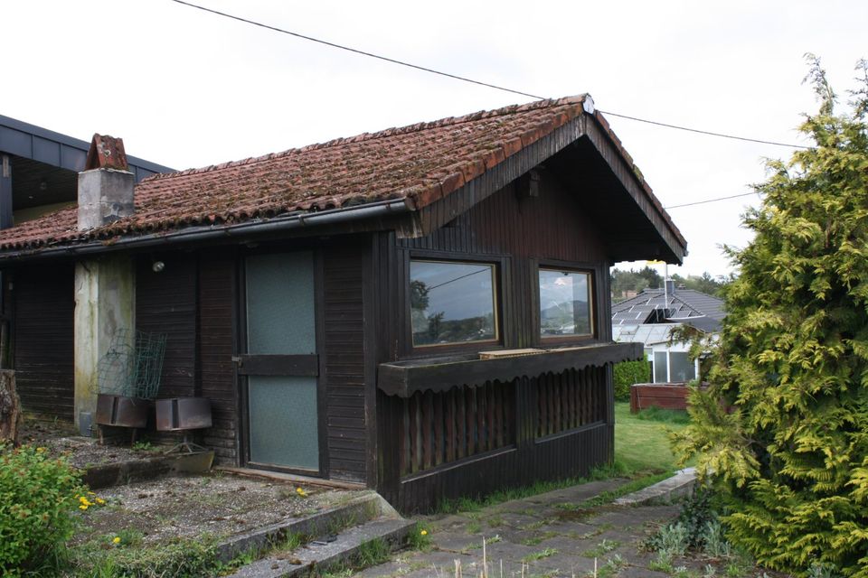 Grosses Haus in exponierter Lage mit toller Fernsicht und großem Grundstück in Wemmetsweiler Ortsteil von Merchweiler  zu verkaufen. in Merchweiler