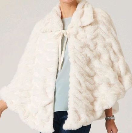 Poncho Edelzeit - neu - Fell Optik Offwhite 48/50 in Berlin - Spandau |  eBay Kleinanzeigen ist jetzt Kleinanzeigen