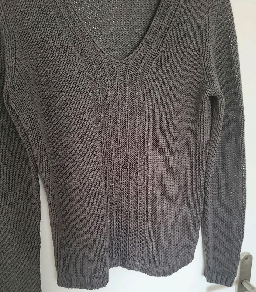 Pullover Größe 36/38 in Steinebach (Sieg)