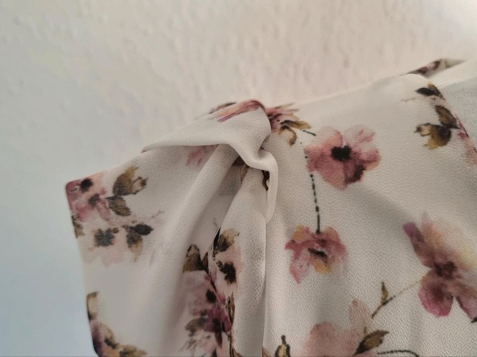 Bluse mit Blümchen in Westerkappeln