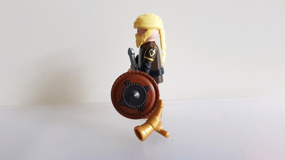 Playmobil Figur Wikinger mit Schild in Würselen