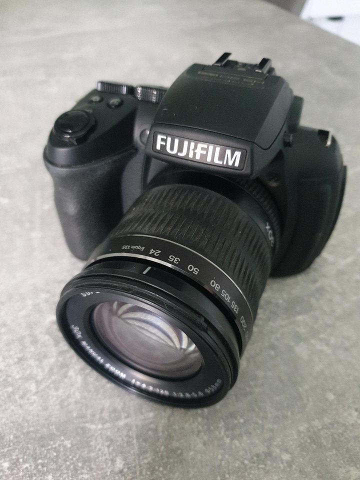 Fujifilm FinePix HS 30EXR Digital Kamera in Köln