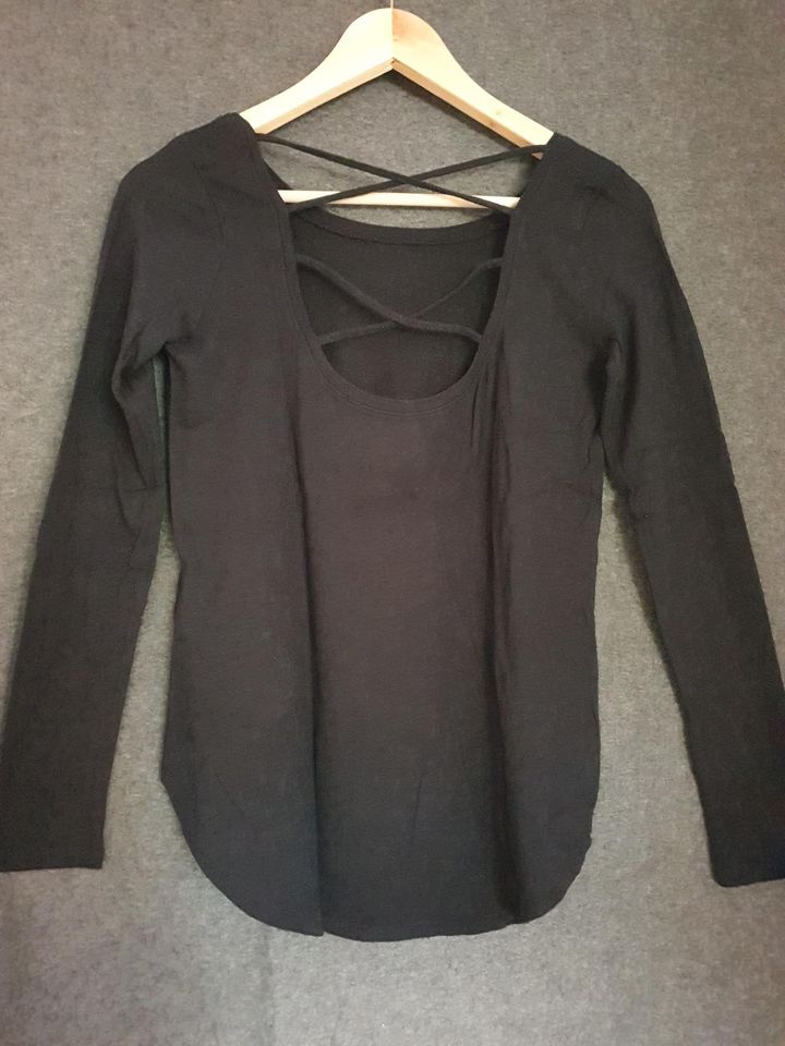 Schwarzes Langarmshirt mit Schnürung hinten von Hollister in  Nordrhein-Westfalen - Neuss | eBay Kleinanzeigen ist jetzt Kleinanzeigen