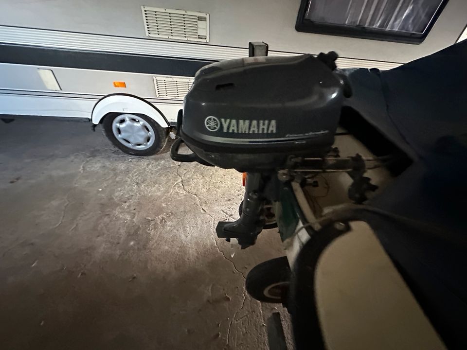 Angelboot mit 5Ps Yamaha Außenbordmotor und Pega Trailer in Südbrookmerland