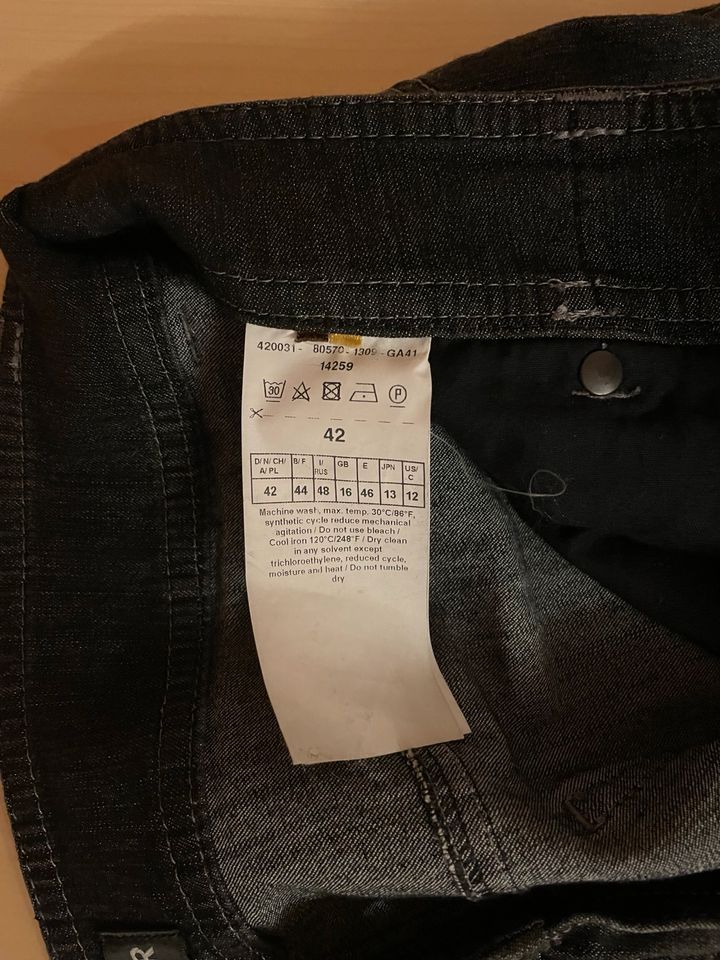 Damen Jeans dunkelgrau Gr 42 in Taucha