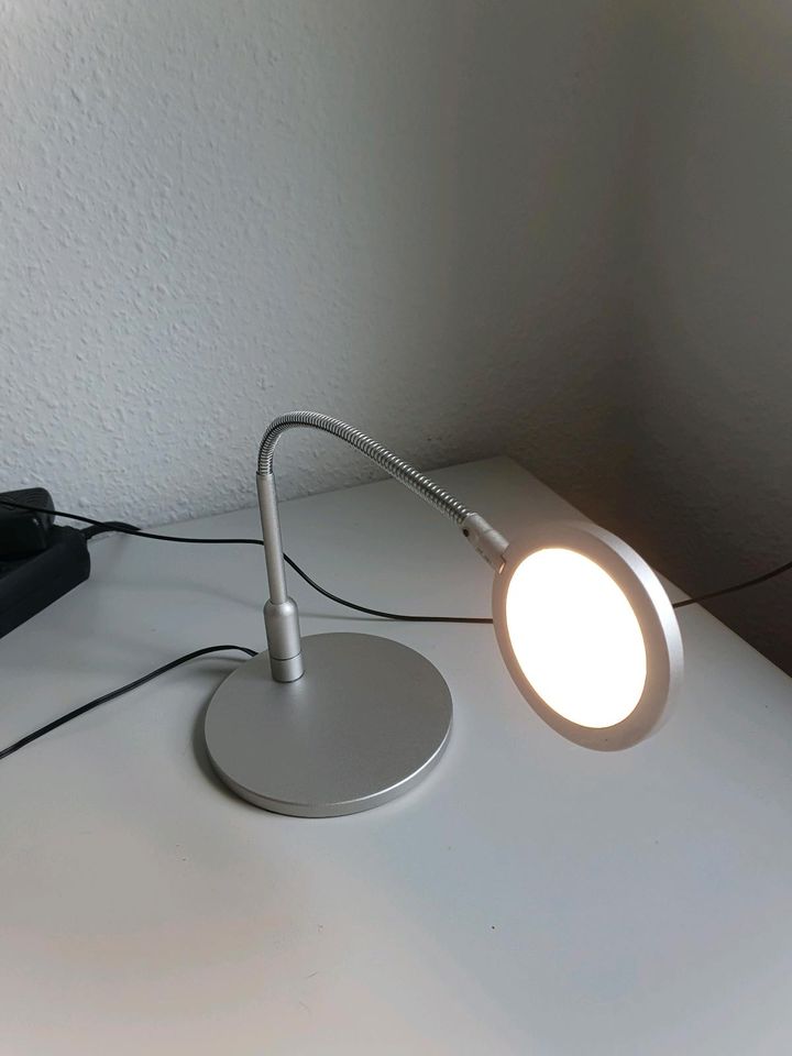 Bürolampe oder Nachttischlampe mit Touch Funktion und Verstellbar in Taucha
