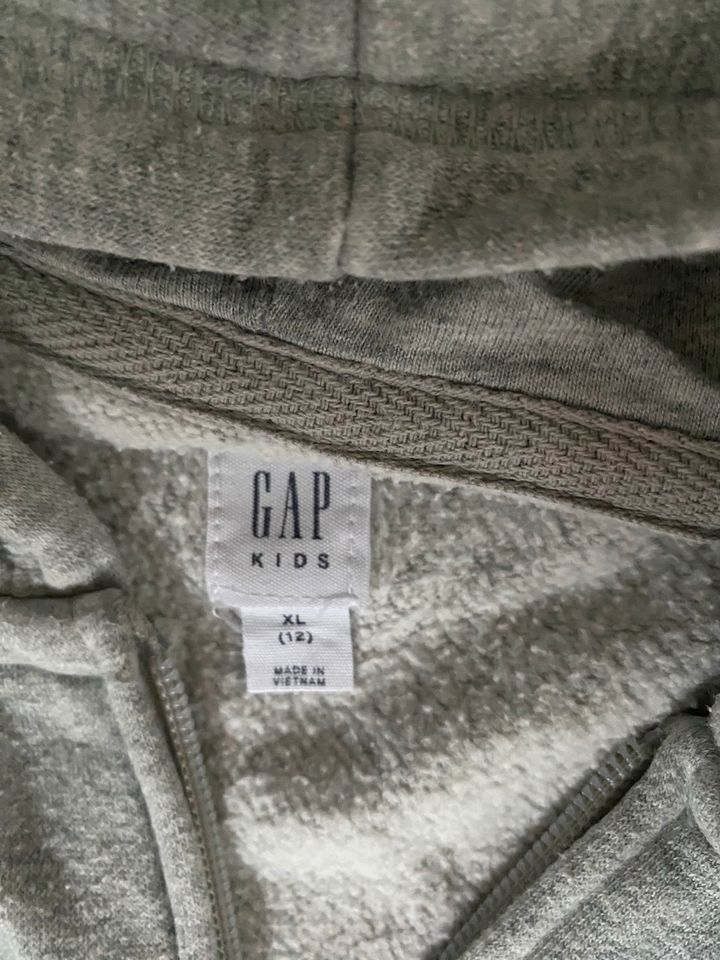 GAP Sweatshirt Jacke grau Gr. XL (152/158) in Frankfurt am Main