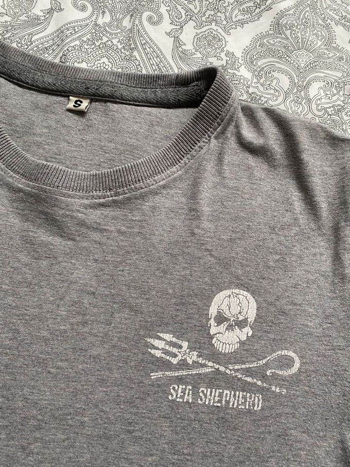 Bedrucktes Shirt von Sea Shepherd Gr. S in Straubing