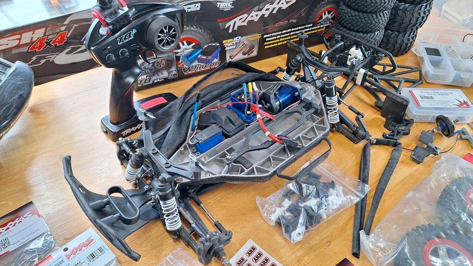 Traxxas Slash 1/10 4x4 TSM, Link, viel Zubehör RC Auto, RC Car in Mallersdorf-Pfaffenberg