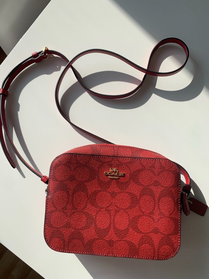 Kleine rote Tasche von Coach in Berlin