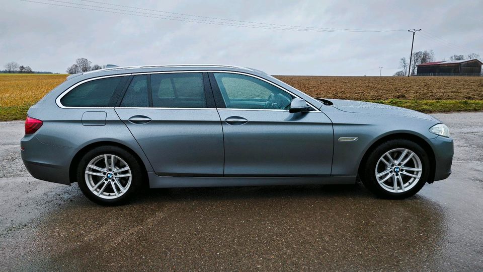 BMW 520d xDrive voll Ausstattung in Dietenheim