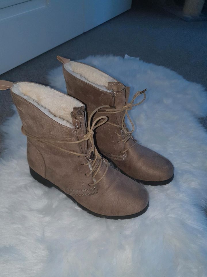 Damen Stiefel Beige Sand Gr. 39 in Berlin