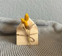 Holzhaus klein mit Trockenblumen, Geschenk, Deko, Mitbringsel Baden-Württemberg - Güglingen Vorschau