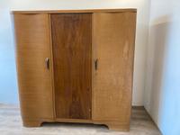#A DDR Kleiderschrank 3 türig Holz Kleiderstange Türen alt antik Sachsen - Burgstädt Vorschau