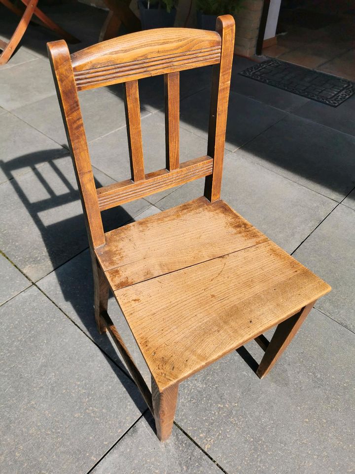 Alter historischer Stuhl in Balve