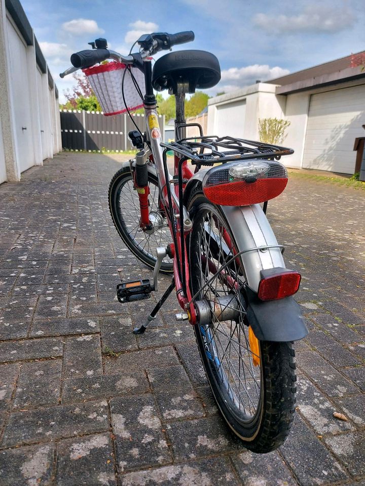 Fahrrad Kinder 20 Zoll rot/silber in Krefeld