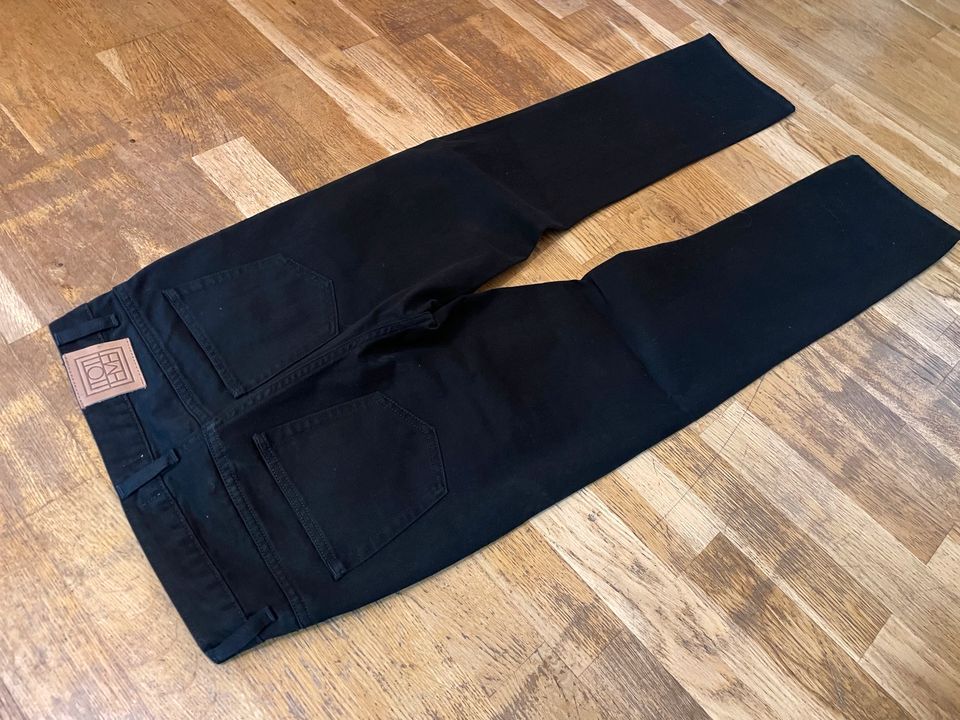 Totême Straight Denim Jeans - Black - W26/L32 - NEU in Berlin